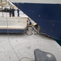 ΠΡΟΣΚΡΟΥΣΗ ΠΛΟΙΟΥ ΣΤΟΝ ΑΘΗΝΙΟ- ΕΜΕΙΝΕ Ο ΚΑΤΑΠΕΛΤΗΣ