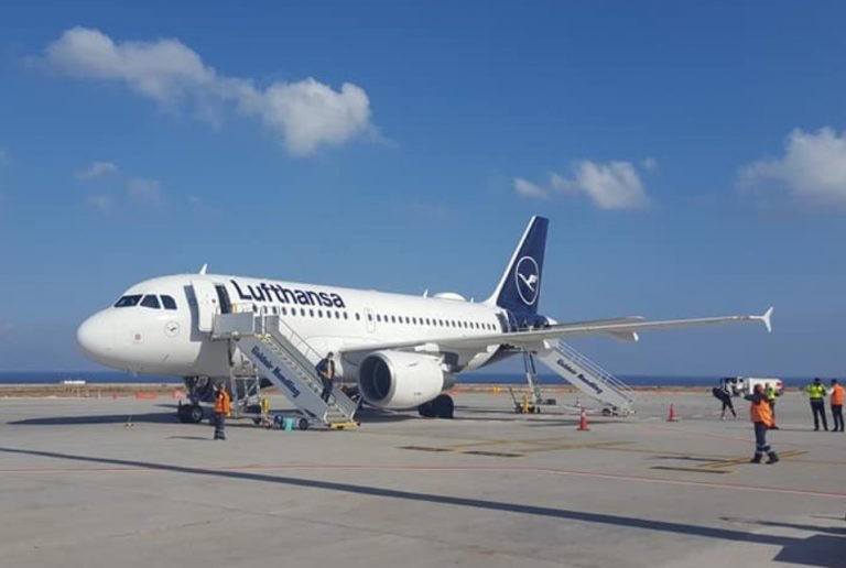 ΠΡΩΤΗ ΠΤΗΣΗ ΤΗΣ ΛΟΥΦΤΧΑΝΣΑ ΓΙΑ ΣΑΝΤΟΡΙΝΗ