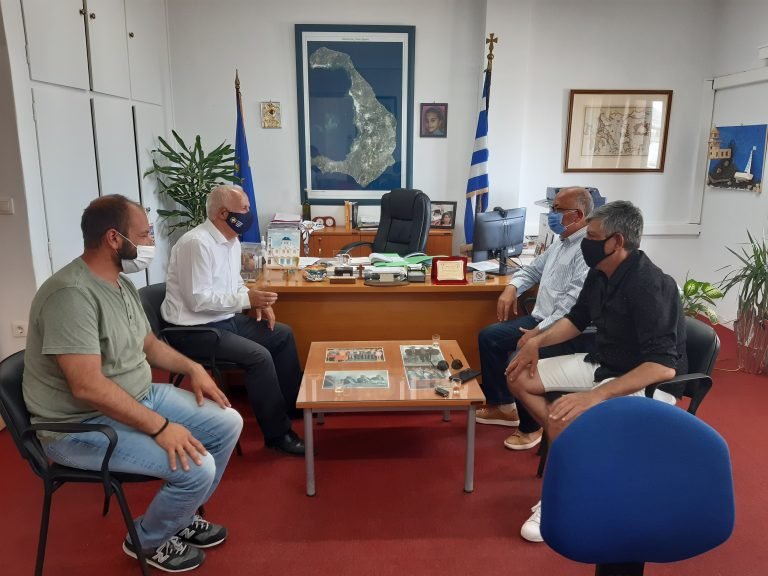 Συνάντηση Επάρχου Θήρας με την “Θηραική Πολιτεία “