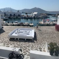 Κλειστά απόψε όλα τα μπαρ της Νάουσας Πάρου σε ένδειξη διαμαρτυρίας Κι αυτό, ενώ η Πάρος ”βουλιάζει” από κόσμο.
