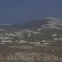 ΚΟΡΩΝΟΪΟΣ, ΠΡΟΣΩΡΙΝΑ ΓΛΙΤΩΣΕ Η ΣΑΝΤΟΡΙΝΗ ΤΟ “ΒΑΘΥ ΚΟΚΚΙΝΟ”.