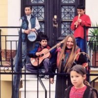 “ΜΕ ΤΗ ΜΑΡΙΖΑ ΤΡΑΓΟΥΔΩ, ΕΛΛΗΝΙΚΑ ΜΑΘΑΙΝΩ