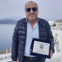 Τον ιδιοκτήτη του ραδιοτηλεοπτικού  φορέα  ΣΑΝΤΟΡΙΝΗ 106,4 και Volcano TV τίμησαν οι Αστυνομικοί της Σαντορίνης