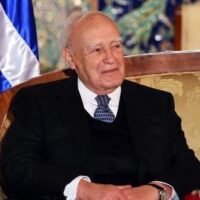 ΑΠΟΧΑΙΡΕΤΙΣΤΗΡΙΟ ΤΟΥ ΔΗΜΑΡΧΟΥ ΘΗΡΑΣ ΣΤΟΝ ΚΑΡΟΛΟ ΠΑΠΟΥΛΙΑ