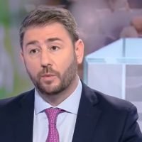 ΔΥΝΑΜΙΚΗ ΠΡΩΤΙΑ ΓΙΑ ΑΝΔΡΟΥΛΑΚΗ ΣΤΗ ΣΑΝΤΟΡΙΝΗ