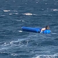 ΣΥΝΕΧΙΖΕΙ ΝΑ ΒΓΑΖΕΙ ΠΤΩΜΑΤΑ ΤΟ ΥΓΡΟ ΝΕΚΡΟΤΑΦΕΙΟ ΤΟΥ ΑΙΓΑΙΟΥ