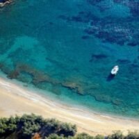 ΓΥΝΑΙΚΑ ΝΕΚΡΗ ΑΝΑΣΥΡΘΗΚΕ ΣΤΗ ΦΟΛΕΓΑΝΔΡΟ