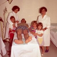 Η ΤΡΑΠΕΖΑ ΑΙΜΑΤΟΣ ΣΑΝΤΟΡΙΝΗΣ ΒΡΑΒΕΥΕΤΑΙ ΑΠΟ ΤΗΝ ΑΚΑΔΗΜΙΑ, ΑΛΛΑ ΕΠΙΒΡΑΒΕΥΕΤΑΙ ΑΠΟ ΤΟΥΣ ΑΙΜΟΔΟΤΕΣ