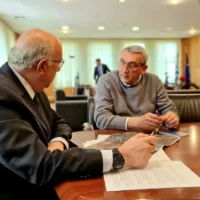ΣΥΝΑΝΤΗΣΗ ΤΟΥ ΠΕΡΙΦΕΡΕΙΑΡΧΗ ΜΕ ΤΟΝ ΥΦΥΠ. ΜΕΤΑΦΟΡΩΝ ΓΙΑ ΤΑ ΠΟΛΥΘΕΣΙΑ ΤΑΞΙ