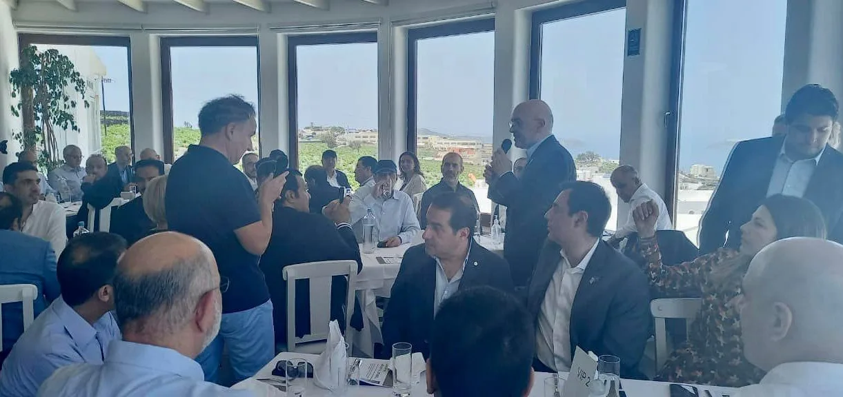 Σε πολύ καλό κλίμα η επίσκεψη των Σαουδαράβων στην Σαντορίνη