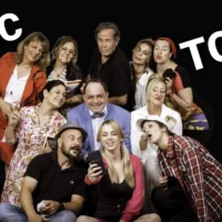 TOC TOC ΑΠΟ ΤΟ ΘΕΑΤΡΙΚΟ ΕΡΓΑΣΤΗΡΙ ΣΑΝΤΟΡΙΝΗΣ