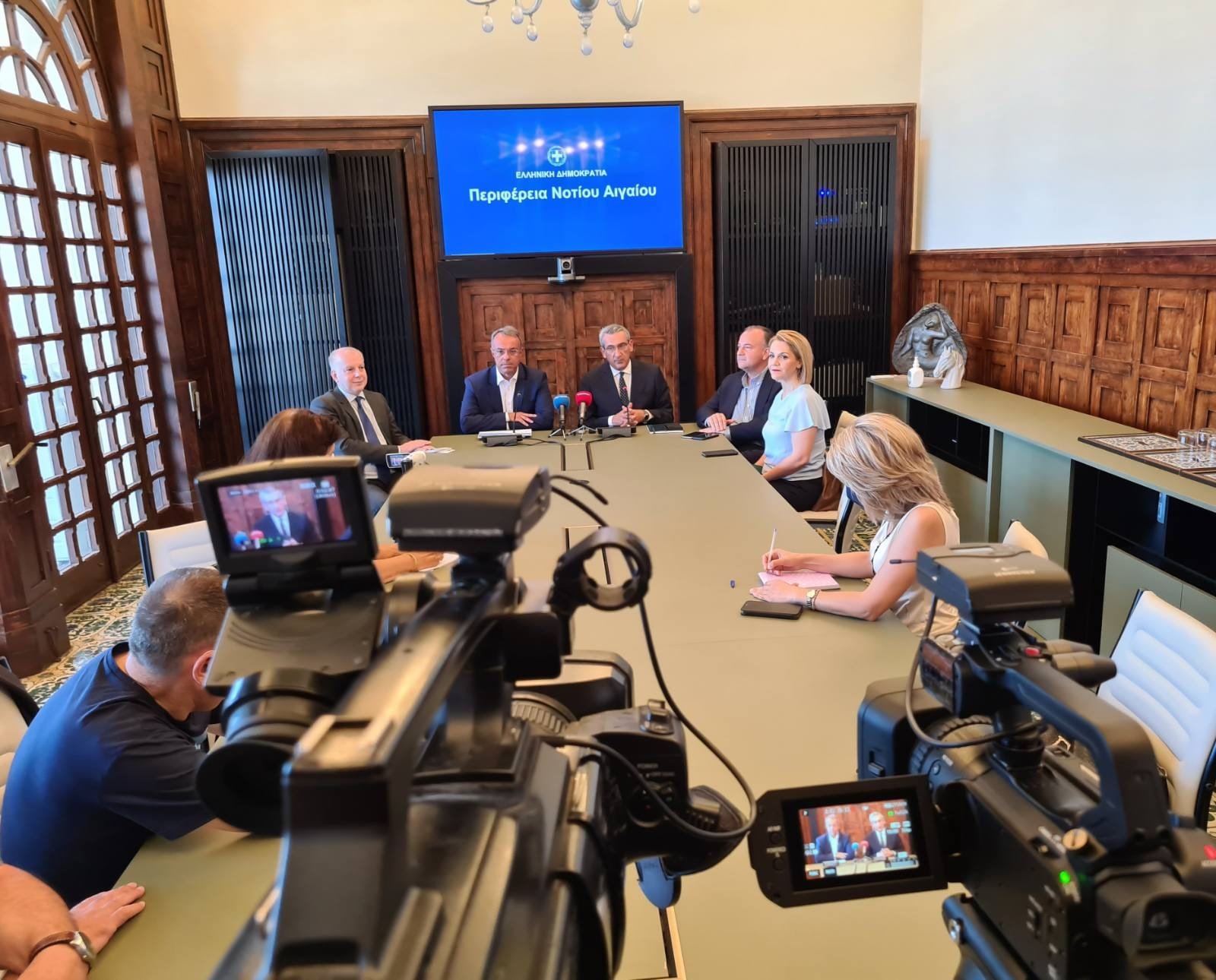 ΣΥΝΑΝΤΗΣΗ ΠΕΡΙΦΕΡΕΙΑΣ ΜΕ ΤΟΝ ΥΠΟΥΡΓΟ ΟΙΚΟΝΟΜΙΚΩΝ