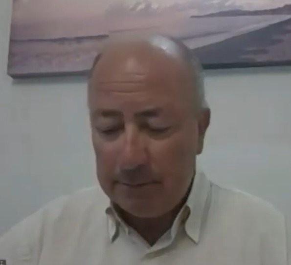 ΘΗΡΑΪΚΗ ΠΟΛΙΤΕΙΑ: ΝΑΙ ΣΕ ΜΟΝΟΛΙΘΟ ΓΙΑ ΤΟ ΝΕΟ ΛΙΜΑΝΙ