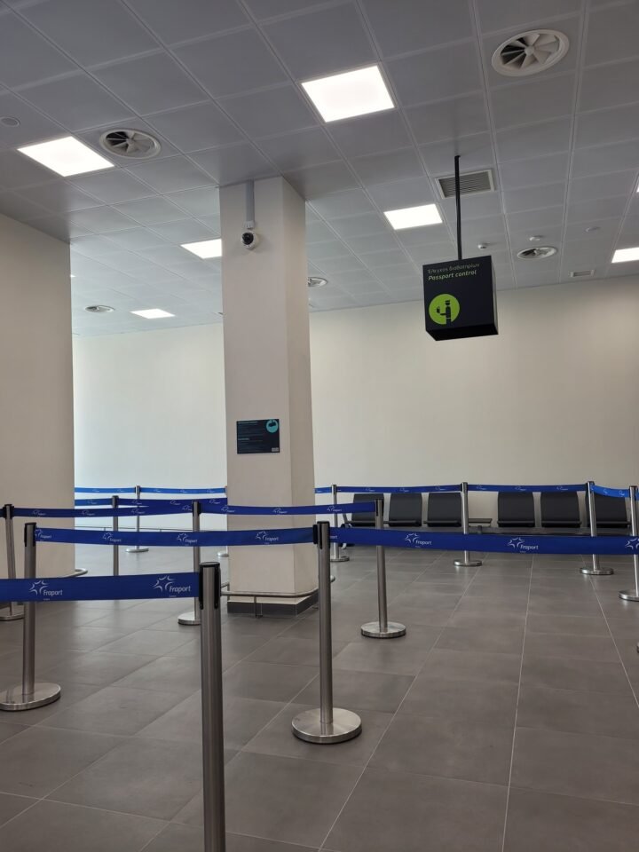 O σκοτεινός τουριστικός Οκτώβρης της Σαντορίνης