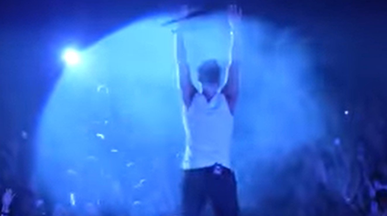 ΦΑΡΣΑ ΓΙΑ ΒΟΜΒΑ ΣΤΗ ΣΥΝΑΥΛΙΑ ΤΟΥ Κ. ΑΡΓΥΡΟΥ ΣΤΗ ΣΑΝΤΟΡΙΝΗ