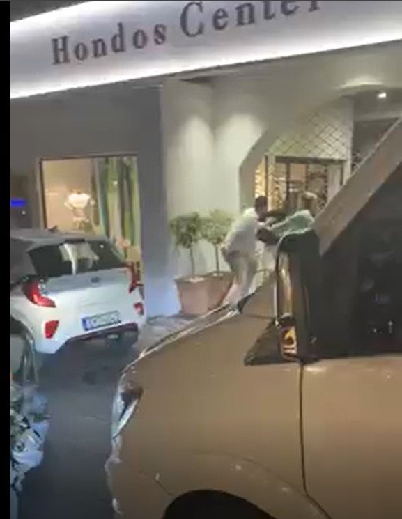 ΑΓΡΙΟ ΓΡΟΝΘΟΚΟΠΗΜΑ ΜΕΤΑ ΑΠΟ ΤΡΟΧΑΙΟ ΣΤΗ ΣΑΝΤΟΡΙΝΗ