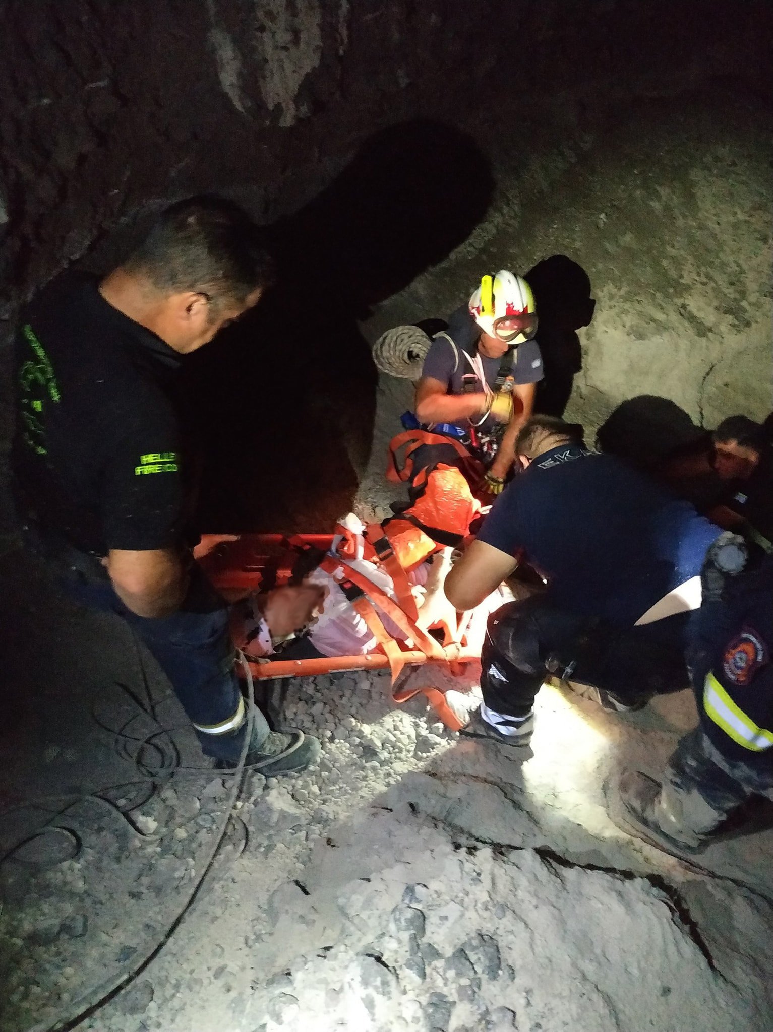 ΔΙΑΣΩΣΗ ΤΟΥΡΙΣΤΑ ΣΤΟΝ ΚΑΘΑΡΟΣ ΟΙΑΣ