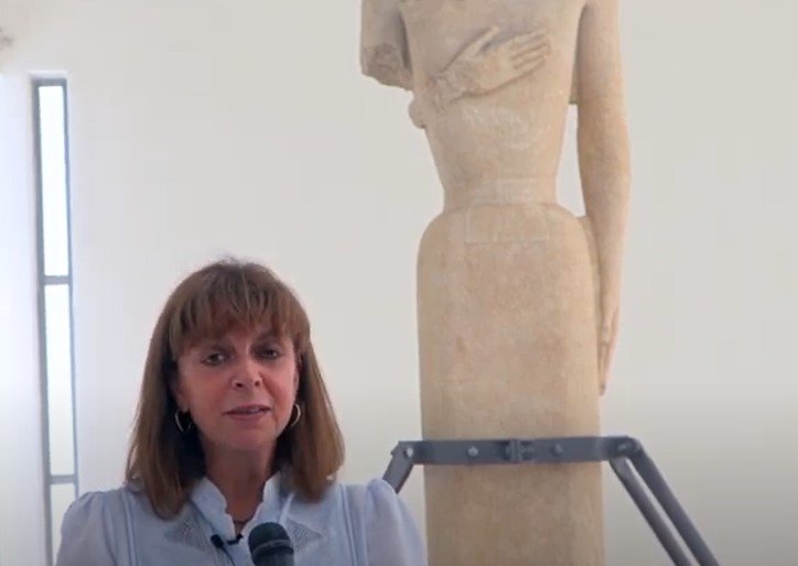 ΒΙΝΤΕΟ: Η “ΚΟΡΗ ΤΗΣ ΘΗΡΑΣ” ΠΡΟΣΙΤΗ ΣΤΟΥΣ ΑΡΧΑΙΟΦΙΛΟΥΣ