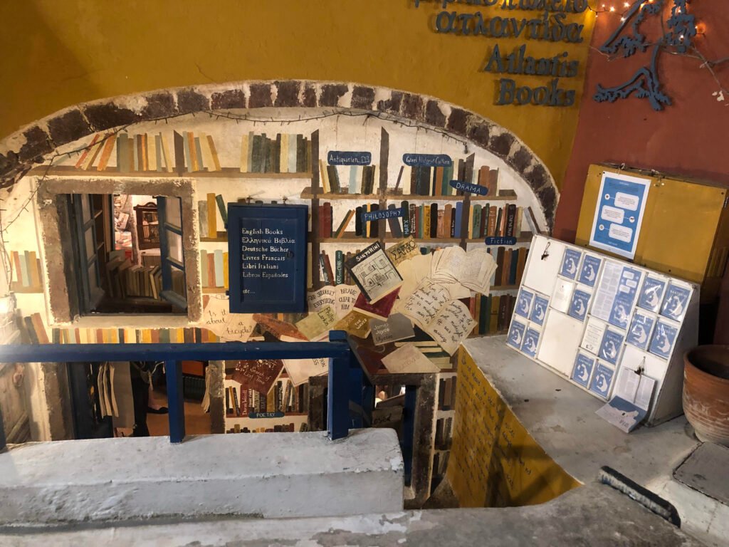 ΕΚΔΙΩΚΟΥΝ ΤΟ ΦΗΜΙΣΜΕΝΟ ΒΙΒΛΙΟΠΩΛΕΙΟ ATLANTIS ΑΠΟ ΤΗΝ ΟΙΑ