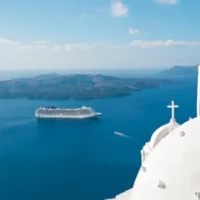 ΑΛΛΟΔΑΠΗ ΑΠΟ ΚΡΟΥΑΖΙΕΡΟΠΛΟΙΟ ΔΙΑΚΟΜΙΣΤΗΚΕ ΣΤΟ ΝΟΣΟΚΟΜΕΙΟ ΘΗΡΑΣ