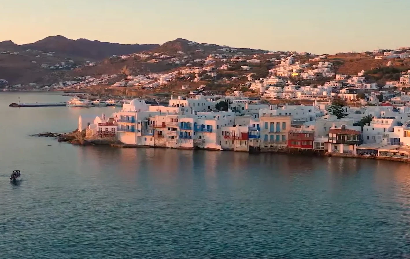 Οι πολεοδομικές και κατασκευαστικές αυθαιρεσίες στη Μύκονο συνεχίζονται