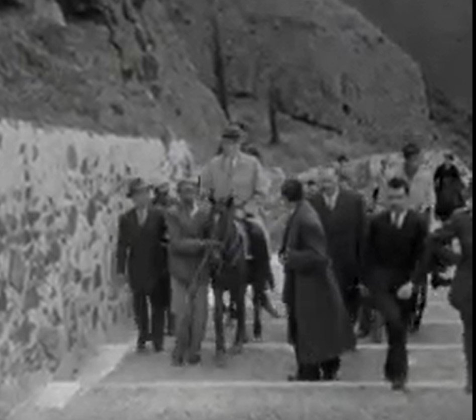 ΒΙΝΤΕΟ: Η ΙΣΤΟΡΙΚΗ ΕΠΙΣΚΕΨΗ ΑΝΤΕΝΑΟΥΕΡ ΣΤΗ ΣΑΝΤΟΡΙΝΗ