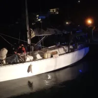 ΣΥΛΛΗΨΕΙΣ ΜΕΤΑΝΑΣΤΩΝ ΚΑΙ ΤΩΝ ΔΙΑΚΙΝΗΤΩΝ ΤΟΥΣ ΣΤΗ ΣΤΗ ΣΑΝΤΟΡΙΝΗ