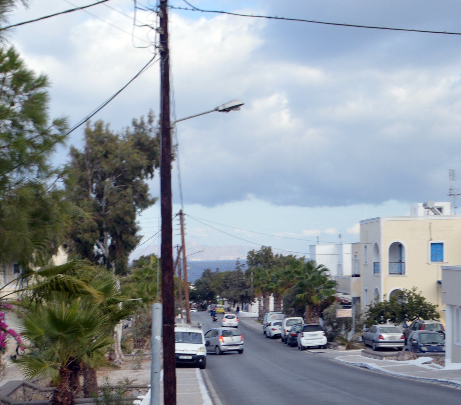 ΚΑΙ Ο ΔΙΑΒΟΛΟΣ, ΕΦΤΙΑΞΕ ΤΑ ΠΕΖΟΔΡΟΜΙΑ