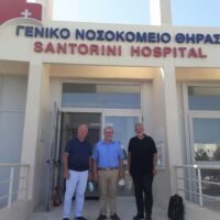 Επίσκεψη Καθηγητών Ιατρικής κ.Αντρέα Τζάκη & κ.Χαράλαμπου Ρούσσου στο Γενικό Νοσοκομείο Θήρας