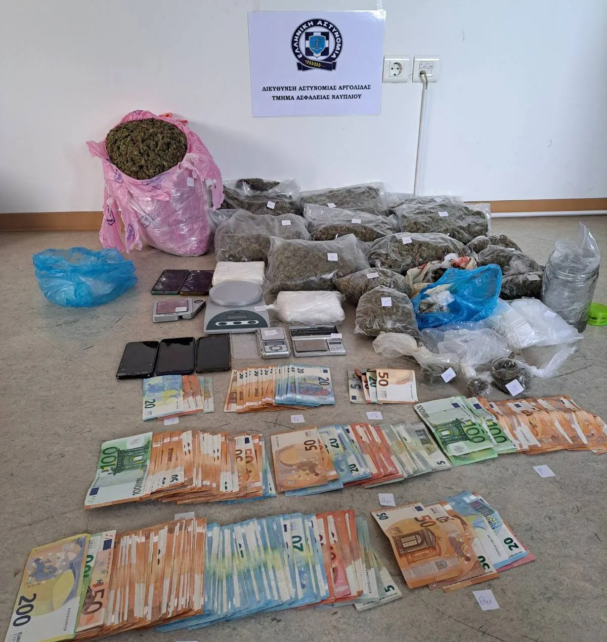 ΔΡΟΜΟΛΟΓΙΟ ΝΑΥΠΛΙΟ- ΣΑΝΤΟΡΙΝΗ: ΣΥΛΛΗΨΕΙΣ ΓΙΑ ΠΟΛΛΑ ΝΑΡΚΩΤΙΚΑ