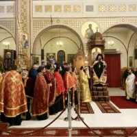 Ο εσπερινός των Χριστουγέννων στην Μητρόπολη Θήρας