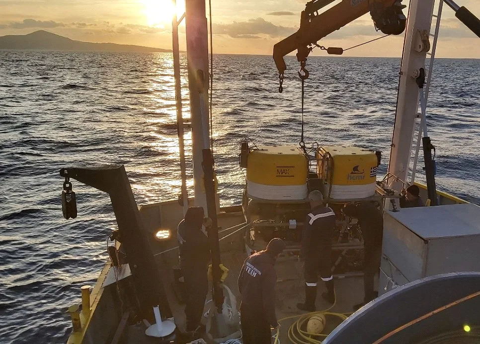 «ΥΠΟ ΠΑΡΑΚΟΛΟΥΘΗΣΗ ΤΟ ΥΠΟΘΑΛΑΣΣΙΟ ΗΦΑΙΣΤΕΙΟ ΚΟΛΟΥΜΠΟΣ”