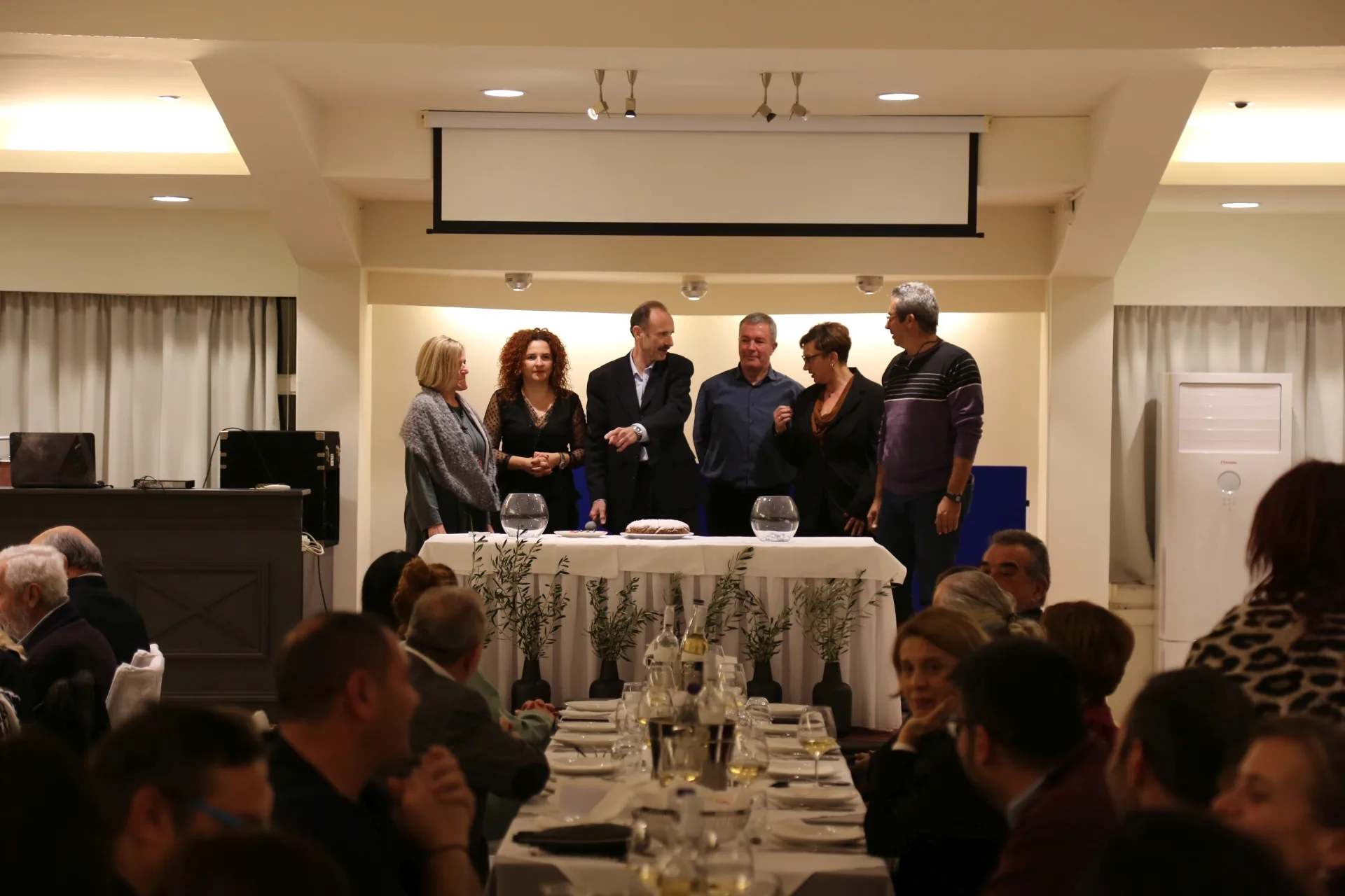 Ετήσια συνάντηση των μελών του Δ.Σ. και των στελεχών του Επιμελητηρίου Κυκλάδων από όλα τα νησιά.