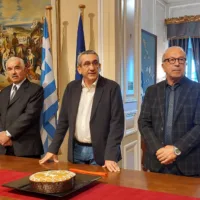 ΚΟΠΗ ΠΙΤΑΣ ΣΤΗΝ ΠΕΡΙΦΕΡΕΙΑ