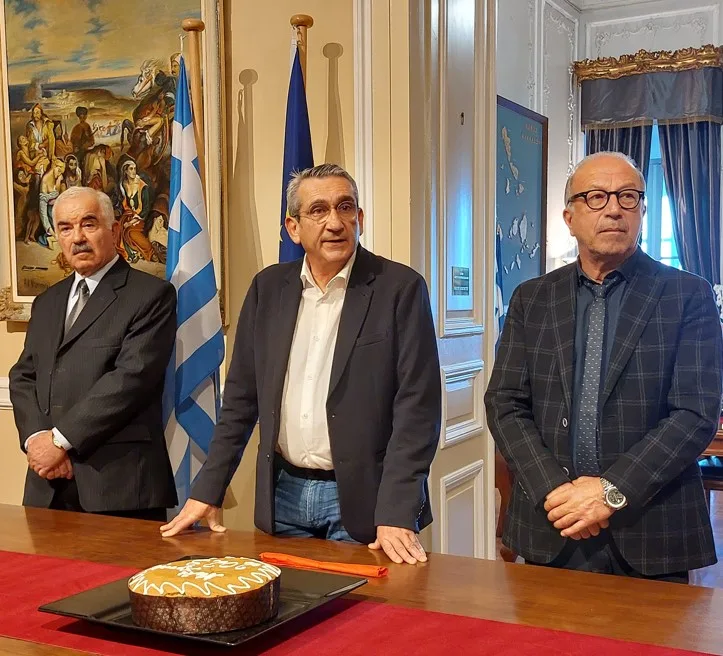 ΚΟΠΗ ΠΙΤΑΣ ΣΤΗΝ ΠΕΡΙΦΕΡΕΙΑ