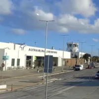 Μείωση επιβατών εξωτερικών πτήσεων-αύξηση εσωτερικών στο αεροδρόμιο της Σαντορίνης