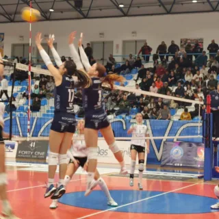 ΑΟ ΘΗΡΑΣ ΠΑΝΑΘΗΝΑΙΚΟΣ