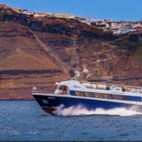 ΑΠΟΚΑΤΑΣΤΑΘΗΚΕ Η ΑΚΤΟΠΛΟΪΚΗ ΔΙΑΣΥΝΔΕΣΗ ΣΑΝΤΟΡΙΝΗΣ-ΘΗΡΑΣΙΑΣ