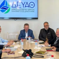 «Συνάντηση του Προέδρου της Δ.Ε.Υ.Α.Θ. με στελέχη του Κ.Κ.Ε. Θήρας»
