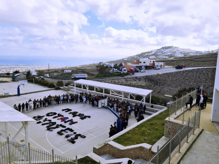 “Ούτε δυστύχημα, ούτε ατύχημα. Προδιαγεγραμμένο και διαρκές έγκλημα”.