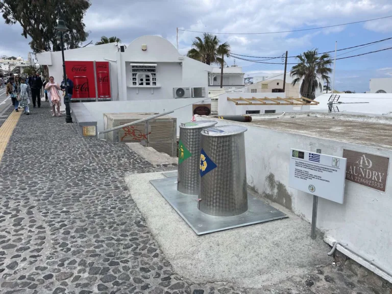 ΣΥΓΧΡΟΝΟΙ ΒΥΘΙΖΟΜΕΝΟΙ ΚΑΔΟΙ ΑΠΟΡΡΙΜΜΑΤΩΝ ΣΤΗ ΣΑΝΤΟΡΙΝΗ