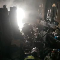 ΦΩΤΙΑ ΣΕ ΣΥΓΚΡΟΤΗΜΑ ΔΙΑΜΕΡΙΣΜΑΤΩΝ ΣΤΟΝ ΚΑΡΤΕΡΑΔΟ