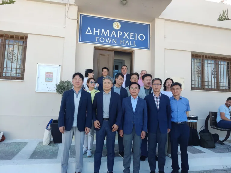 ΕΠΙΣΚΕΨΗ ΚΟΡΕΑΤΙΚΗΣ ΑΝΤΙΠΡΟΣΩΠΕΙΑΣ ΣΤΟ ΔΗΜΟ ΘΗΡΑΣ