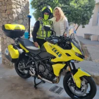 ΑΜΕΣΗ ΕΠΕΜΒΑΣΗ ΕΚΑΒ ΜΕ ΔΙΤΡΟΧΟ ΣΤΗ ΣΑΝΤΟΡΙΝΗ