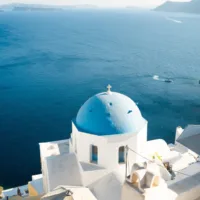 ΣΑΝΤΟΡΙΝΗ-ΚΟΡΥΦΑΙΟ ΝΗΣΙ ΜΕ ΙΣΤΟΡΙΑ ΚΑΙ ΘΡΥΛΟΥΣ