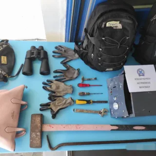 EKSATHROSH SYMMORIAS MYKONOS F1