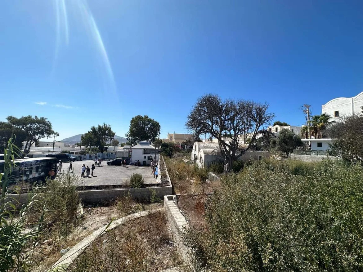 Η παράταξη “Τώρα” επικρίνει τη “Θηραϊκή Πολιτεία” για την επιλογή υποψηφίου