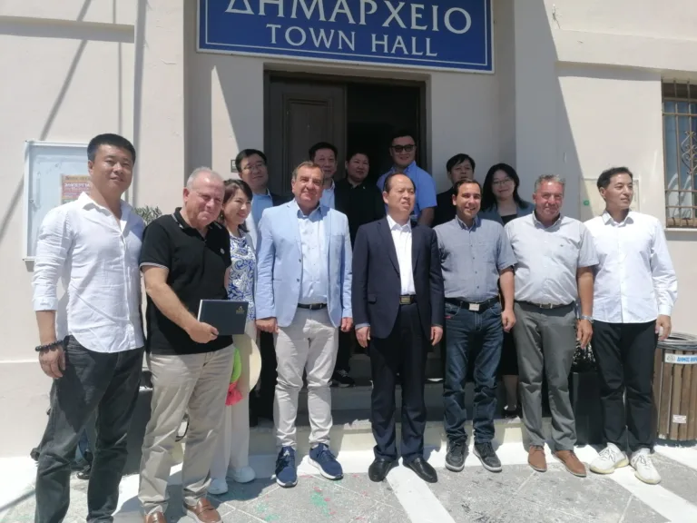 Κινεζική αντιπροσωπεία και μνημόνιο συνεργασίας με τον Δήμο Θήρας