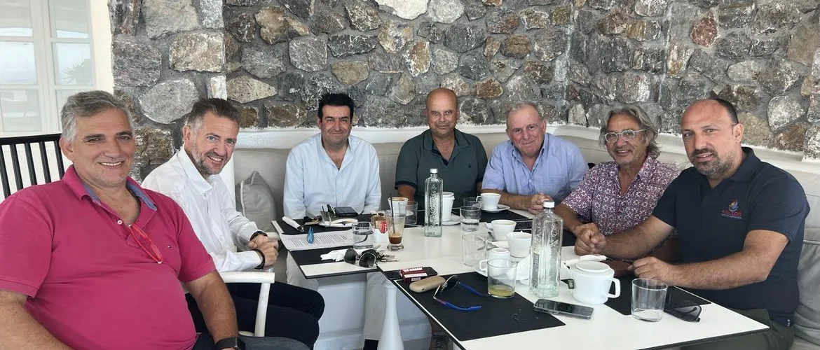 ΣΥΝΑΝΤΗΣΗ ΟΡΦΑΝΟΥ ΜΕ ΣΥΛΛΟΓΟ ΕΜΠΟΡΟΕΠΑΓΓΕΛΜΑΤΙΩΝ