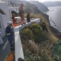 Πυροσβέστες και εθελοντές έσωσαν τραυματία σε γκρεμό